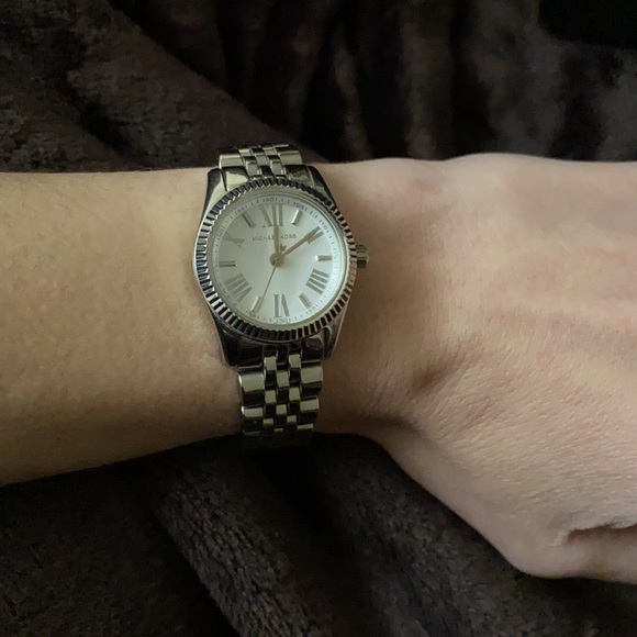 MK used women watch. Good condition - Picture 3 of 4